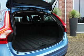 Volvo V60 ➡️ Volvo V60 2.0 D4 Summum | 181 pk | 2e eigenaar | NL auto | Cruise-control | Navi | 18 inch | NAP | PDC | Sportstuur | Climate-control | - afbeelding nr 30