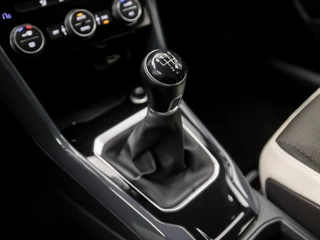 Volkswagen T-Roc 150Pk (VIRTUAL COCKPIT, APPLE CARPLAY, CLIMATE, ADAPTIVE CRUISE, SPORTSTOELEN, LED KOPLAMPEN, GETINT GLAS, LANE ASSIST, NIEUWSTAAT) - afbeelding nr 11