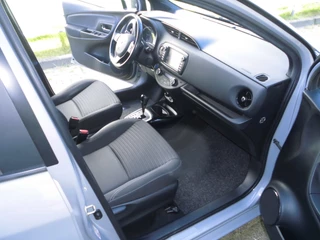 Toyota Yaris Toyota Yaris 1.5 Hybrid Dynamic Automaat two-tone-camera-pdc - afbeelding nr 27