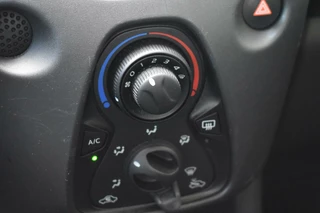 Toyota Aygo Toyota Aygo 1.0 VVT-i x-fun  Airco | Bluetooth | Dealer Onderhouden | - afbeelding nr 17