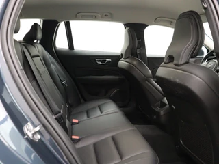 Volvo V60 Volvo V60 B3 AUT(8) MOMENTUM+ HARMAN KARDON LEDER ACC BLIS KEYLESS - afbeelding nr 33