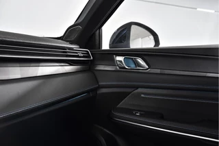 Lynk & Co 01 | 360 Camera | 7.4 kWh boordlader | Donkere hemel | S/K-panodak | Adapt. Cruise | Memory | Elek. klep | LM 20