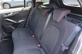Ford Focus Ford Focus Wagon 1.0 EcoBoost ST Line 125PK Automaat Winterpack Achteruitrijcamera Climate Cruise Navi 18