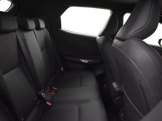 Lexus LBX Lexus LBX 1.5 Hybrid Elegant | Tech Pack | Parkeersensoren V+A | Leder - afbeelding nr 17