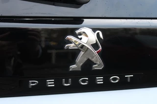 Peugeot 5008 Peugeot 5008 1.2 130PK AUTOMAAT BLUE LEASE GT | PANORAMISCH SCHUIF/KANTEL DAK | ELEKTRISCH VERSTELBARE STOEL MET GEHEUGEN FUNCTIE | ELEKTRISCHE ACHTERKLEP | MASSAGE STOELEN | KEYLESS ENTRY/START | NAVIGATIE 10