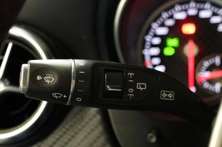 Mercedes-Benz A-Klasse Mercedes-Benz A-Klasse 180 AMG | Panoramadak | CarPlay | Camera | Dodehoekdetectie | Stoelverwarming | PDC V+A | Alcantara/Lederen bekleding | LED Koplampen | Command Online | Dealer onderhouden | Nieuwe APK - afbeelding nr 22