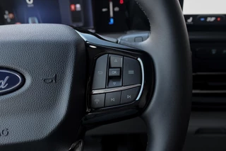 Ford E-Transit Ford E-Transit Cust. 320 L2H1 Limited 65 kWh 218pk | VOORRAAD | Inklapbare trekhaak | 17 inch lichtmetalen velgen (Carbonised Grey) | Driver Assistent Pack Premium | AGM accu | 3-fase laadkabel mode 3 32A, 10 meter | Centrale dubbele vergrendeling | Vehicle Integration System - afbeelding nr 19