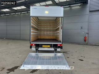 Iveco Daily Iveco Daily 35C18 3.0L Automaat Bakwagen Laadklep LED Navi Camera Airco Cruise Meubelbak Koffer Airco Cruise control - afbeelding nr 3