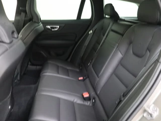 Volvo V60 Volvo V60 Cross Country 2.0 B5 AWD Pro | Stoelmassage | Nappa Leder | H&K Audio | - afbeelding nr 8