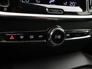 Volvo V60 Volvo V60 B3 AUT(8) MOMENTUM+ HARMAN KARDON LEDER ACC BLIS KEYLESS - afbeelding nr 24