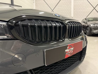 BMW 3 Serie BMW 3 Serie Touring 330e M-Sport DRAVITGRAU PANO/LASER/HEAD-UP/ADAPTIVE M-ONDERSTEL/KEYLESS/19