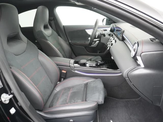 Mercedes-Benz CLA Mercedes-Benz CLA 250e AMG // Panoramadak // Memory // Sfeerverlichting // MultiBeam LED // Keyless // Night Pakket // Augmented Reality - afbeelding nr 40