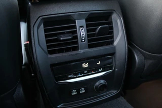 BMW 3 Serie BMW 3-serie 330e eDrive Sport/Shadow/Schuifdak/19inch - afbeelding nr 19