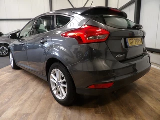 Ford Focus Ford Focus 1.0 5drs - airco - navigatie - zeer nette staat - afbeelding nr 4