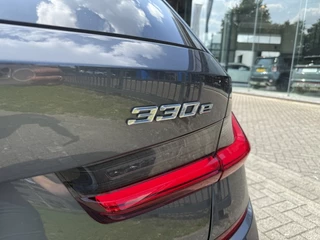 BMW 3 Serie BMW 3 Serie Touring 330e xDrive M-Sport | Pilot assist | Pano | H&K | Laser | Leer | - afbeelding nr 20