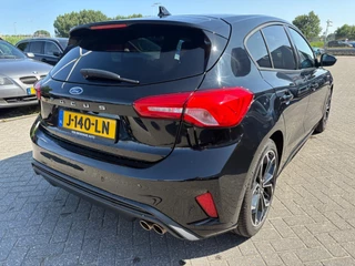 Ford Focus Ford Focus 1.0 EcoBoost Titanium Business ST-Line Camera / Navigatie / Keyless / B&O / 17'' / Stuurverwarming / DAB / Dodehoek / Cruise Control - afbeelding nr 2
