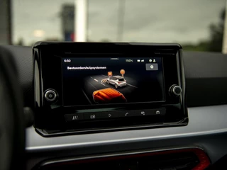 SEAT Arona SEAT Arona 1.0 EcoTSI 116pk FR DSG | Full LED | Keyless | ParkAssist + Camera | App-Connect | Armsteun vóór | Black Pack | Wireless Charge - afbeelding nr 17