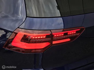 Volkswagen Golf Volkswagen Golf 1.5 eTSI R-Line Panorama/IQ Light/Keyless/ - afbeelding nr 16