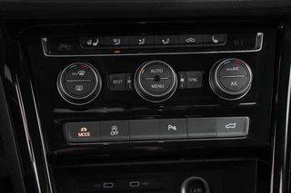 Volkswagen Touran Volkswagen Touran 1.5 TSI DSG Highline 7p | Navigatie | Apple Carplay/Android Auto | Parkeersensoren | Adaptive Cruise Control | Stoel-en stuurverwarming | Elektrische achterklep | Getinte ramen | Climatronic - afbeelding nr 20