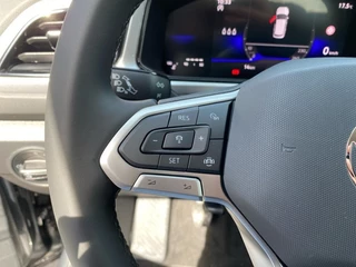 Volkswagen T-Roc Volkswagen T-Roc 1.0 TSI LIFE EDITION TREKHAAK/CAMERA/ACC/CARPLAY/STOELVERW/KEYLESS - afbeelding nr 17