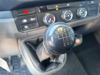 Volkswagen Crafter Volkswagen Crafter 35 2.0 TDI L3H3 Highline AIRCO / CRUISE CONTROLE / NAVI / CAMERA / TREKHAAK / CARPLAY - afbeelding nr 27