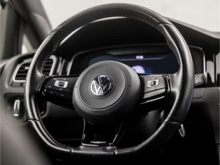 Volkswagen Golf 150Pk Automaat (DIGITAL COCKPIT, APPLE CARPLAY, LEDER, MEMORY SEATS, STOELVERWARMING, GETINT GLAS, CAMERA, SFEERVERLICHTING, ADAPTIVE CRUISE, LED KOPLAMPEN, NIEUWE APK, NIEUWSTAAT) - afbeelding nr 19