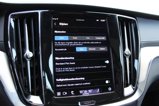 Volvo S60 Volvo S60 2.0 Recharge T8 AWD Ultimate Dark | Schuif/Kantel dak | Head-up | H/K | BLIS | Leder | Pilot Assist - afbeelding nr 21
