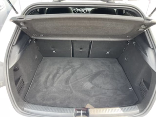 Mercedes-Benz A-Klasse Mercedes-Benz A-Klasse 180 Luxury Line | Facelift | Pano | Ambiente | Camera | CarPlay | LED | Keyless | DAB+ - afbeelding nr 29