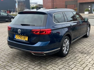 Volkswagen Passat Panoramadak Led Matrix ACC Camera Parkeersensoren Chroom Pakket Stoelverwarming 1/2 Leder Alcantara NL Auto 1e Eigenaar - afbeelding nr 6