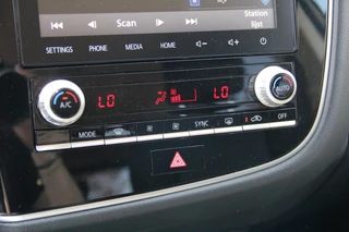 Mitsubishi Outlander Mitsubishi Outlander 2.4 PHEV Intense | Keyless entry | Stoelverwarming | - afbeelding nr 17