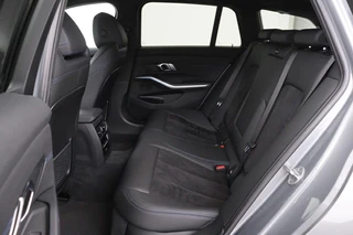 BMW 3 Serie BMW 3-serie 320e M Sport | Head-Up | Stoel & stuurverwarming |  Adaptive cruise | Sportstoelen | Adaptief LED | Sfeerverlichting | Camera | Carplay | Leder/Alcantara - afbeelding nr 6