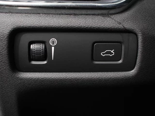 Volvo V60 Volvo V60 2.0 B3 Automaat Momentum | Navigatie | Wegklapbare Trekhaak | Climate Control | Blis | Parkeer sensoren | Cruise Control | Lichtmetalen Velgen - afbeelding nr 15