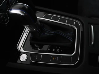 Volkswagen Passat Volkswagen Passat 1.4 TSI GTE | Panoramadak | Stoelverwarming |  Trekhaak | Adaptive cruise | Camera | Carplay | Leder/Alcantara | Full LED | Virtual Cockpit - afbeelding nr 17