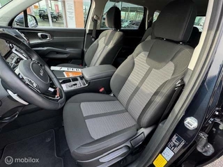 Kia Sorento Sorento 1.6T 267pk PHEV Hybrid 7 Pers. 4WD Automaat Edition , 55 km volledig elektrisch rijden hierna hybride aandrijving. Trekhaak , Navi , Apple Carplay - Android Auto , Parkeerhulp Voor& Achter . Stoel & Stuur verwarming , 7 jaar fabrieksgarantie - afbeelding nr 16