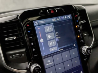 Dodge Ram 1500 Dodge Ram 1500 5.7 V8 4x4 Crew Cab Laramie 402Pk Automaat (PANORAMADAK, LUCHTVERING, GROOT NAVI, STOELKOELING, MEMORY SEATS, HARMAN/KARDON, TREKHAAK, STOELVERWARMING ACHTER, APPLE CARPLAY, NIEUWSTAAT) - afbeelding nr 17