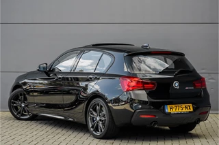 BMW 1 Serie BMW 1 Serie M140i Shadow Schuifdak H/K Stuurverw Camera CarPlay Leer - afbeelding nr 10