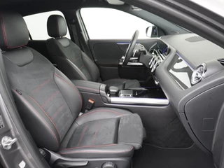 Mercedes-Benz GLA Mercedes-Benz GLA 200 AMG // Camera // Sfeerverlichting // Night Pakket // Augmented Reality // Carplay // 19