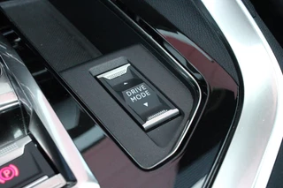 Peugeot 5008 Peugeot 5008 1.2 130PK AUTOMAAT GT PACK BUSINESS | PANORAMISCH SCHUIF/KANTEL DAK | AFNEEMBARE TREKHAAK | ALCANTARA BEKLEDING | FULL LED KOPLAMPEN | FOCAL AUDIO | 19
