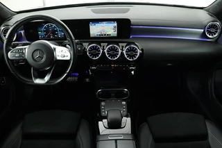 Mercedes-Benz A-Klasse Mercedes-Benz A-klasse 250e AMG Night | Carplay | Stoelverwarming |  Camera | Leder/Alcantara | Full LED | Sfeerverlichting | Park Assist | Navigatie - afbeelding nr 8