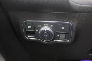 Mercedes-Benz GLB Mercedes-Benz GLB 200 Premium Plus 7p. / Panoramadak / Camera / 20'' / Sfeerverlichting / Navigatie / Dodehoek / DAB / Stoelverwarming / Cruise Control - afbeelding nr 32