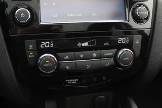 Nissan QASHQAI Nissan QASHQAI 1.2 N-Connecta / Trekhaak / Panoramadak / 360Camera / 18'' / Keyless / Navigatie / Getint glas / DAB / Cruise Control - afbeelding nr 25