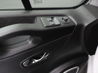 Opel Vivaro Opel Vivaro 1.6CDTi 120PK Lang | Navigatie | Camera | Airco | 3-Persoons | Cruise - afbeelding nr 8