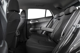 Kia Sportage Kia Sportage 1.6 T-GDi MHEV 160 PK DynamicLine - Automaat | Dig. Cockpit | Adapt. Cruise | Stuur-+Stuurverw. | PDC | Camera | NAV + App. Connect | ECC | LM 17