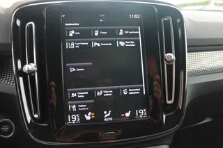 Volvo XC40 Volvo XC40 T5 Recharge R-Design | Panoramadak | Stoelverwarming | Parkeercamera | Keyless | Glossy Black - afbeelding nr 28