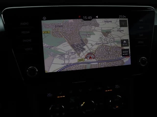 Škoda Superb Skoda Superb 1.4 TSI Ambition | Panoramadak | Stoelverwarming | Trekhaak | Carplay | Memory | Navigatie | Climate control - afbeelding nr 17