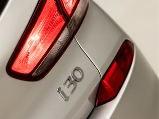 Hyundai i30 (APPLE CARPLAY, NAVIGATIE, CAMERA, CLIMATE, TREKHAAK, SPORTSTOELEN, CRUISE, LM VELGEN, NIEUWSTAAT) - afbeelding nr 29