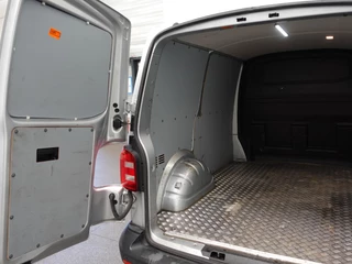 Volkswagen Transporter Volkswagen Transporter 102pk L1H1 Highline Navigatie 18