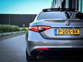 Alfa Romeo Giulia Alfa Romeo Giulia 2.0T Super | PANORAMADAK | KEYLESS | DNA | LANE ASSIST | VOL OPTIES! - afbeelding nr 14