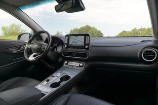 Hyundai Kona Hyundai Kona EV Premium 64 kWh Warmtepomp | Surf Blue | Leder/Stoelverwarming-koeling/LED/Carplay/Complete auto! - afbeelding nr 17