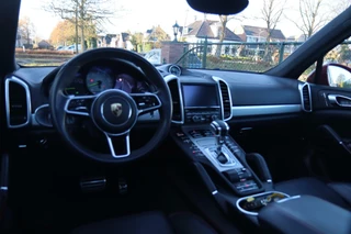 Porsche Cayenne Porsche Cayenne 3.0 S E-Hybrid Sport Chrono Cruise|Luchtvering|Panoschuifdak|Leder|360 camera|Trhk|Memory Seats|PDC|Navi|Dealer onderhouden - afbeelding nr 16